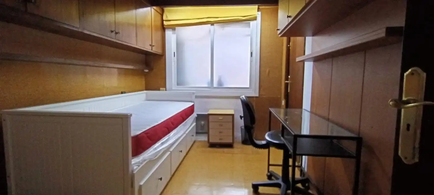Habitación de Piso de alquiler en Terrassa con Amueblado