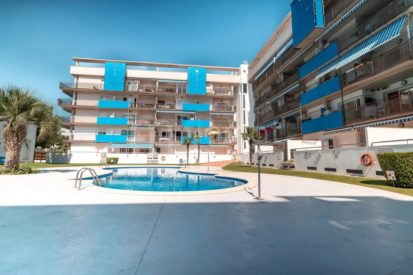 Swimming pool of Ground floor for sale in Roses  with Air Conditioner and Terrace