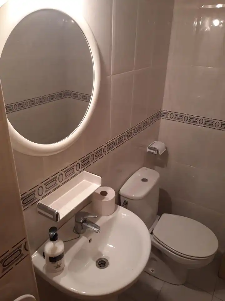Baño de Piso de alquiler en Tarragona con Aire acondicionado, Terraza y Trastero