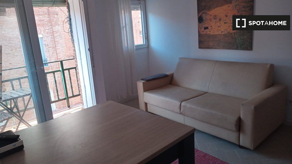 Sala de estar de Piso de alquiler en  Madrid Capital con Aire acondicionado, Calefacción y Amueblado
