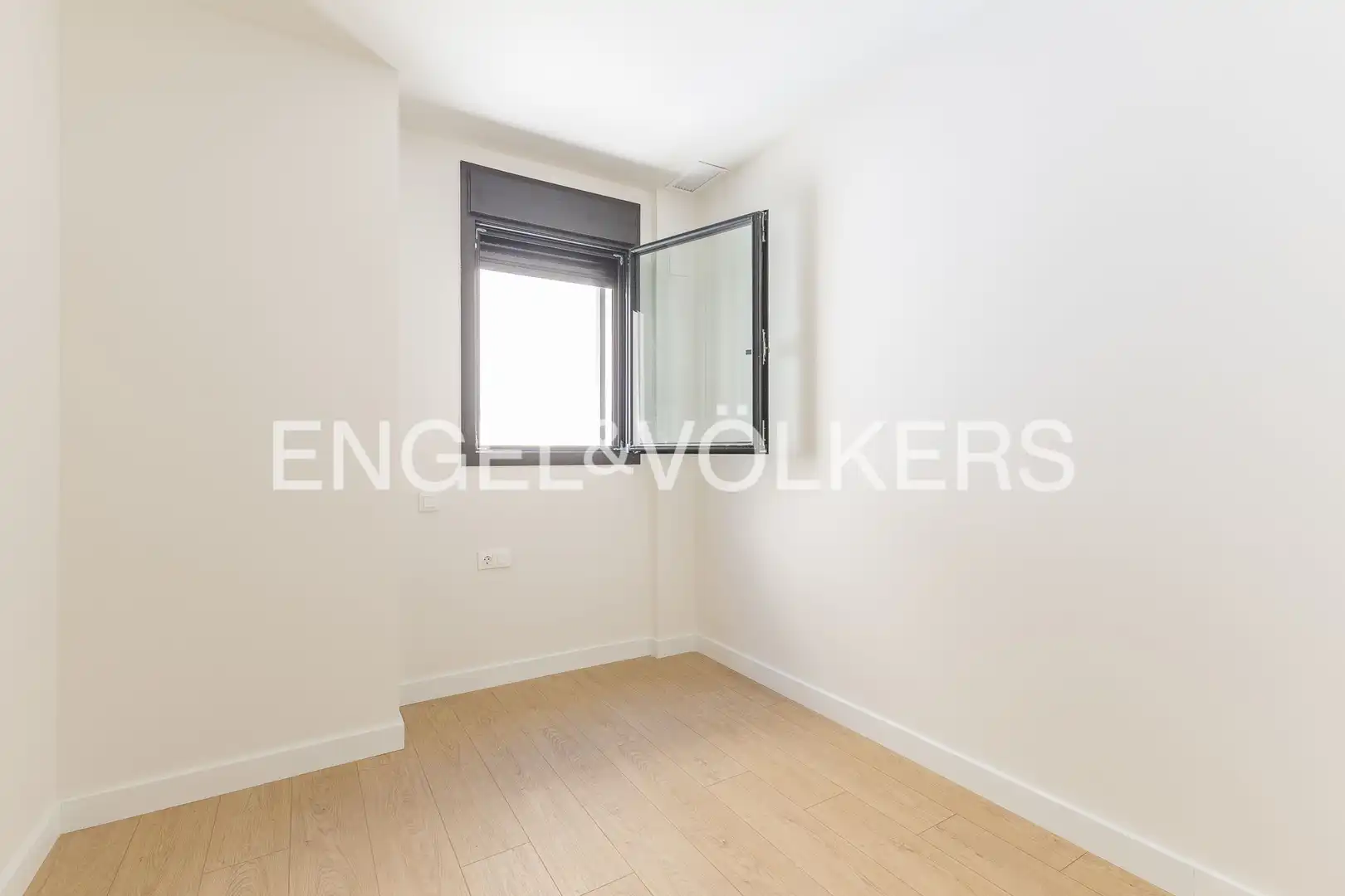 Habitación de Ático en venta en Vilanova i la Geltrú con Aire acondicionado, Calefacción y Terraza