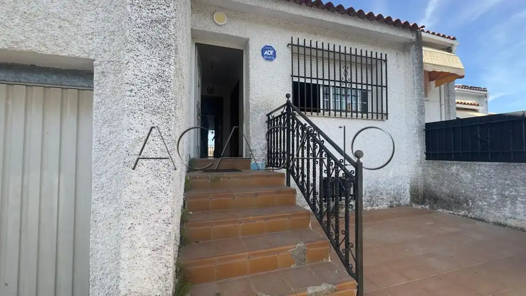 Exterior view of Houses for sale in Cubas de la Sagra  with Heating