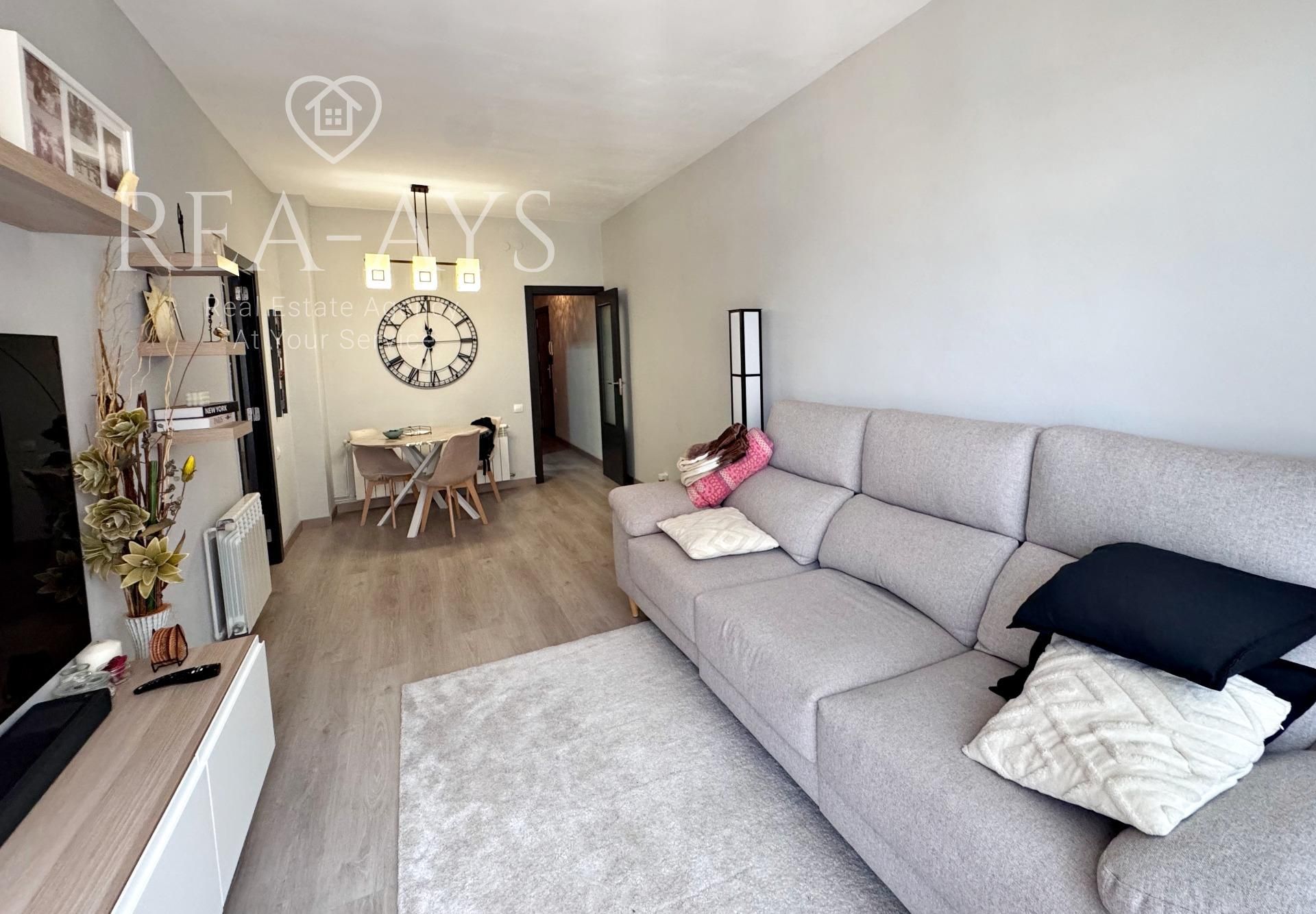 Living room of Flat for sale in Sant Boi de Llobregat  with Air Conditioner, Heating and Parquet flooring