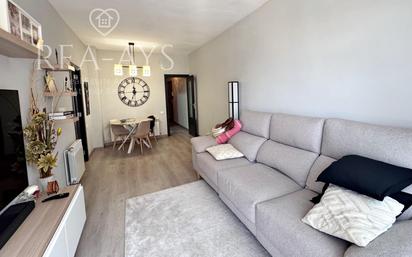 Living room of Flat for sale in Sant Boi de Llobregat  with Air Conditioner, Heating and Parquet flooring