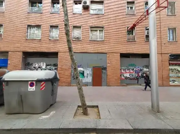 Local de alquiler en C/ Doctor Pi i Molist , El Turó de la Peira