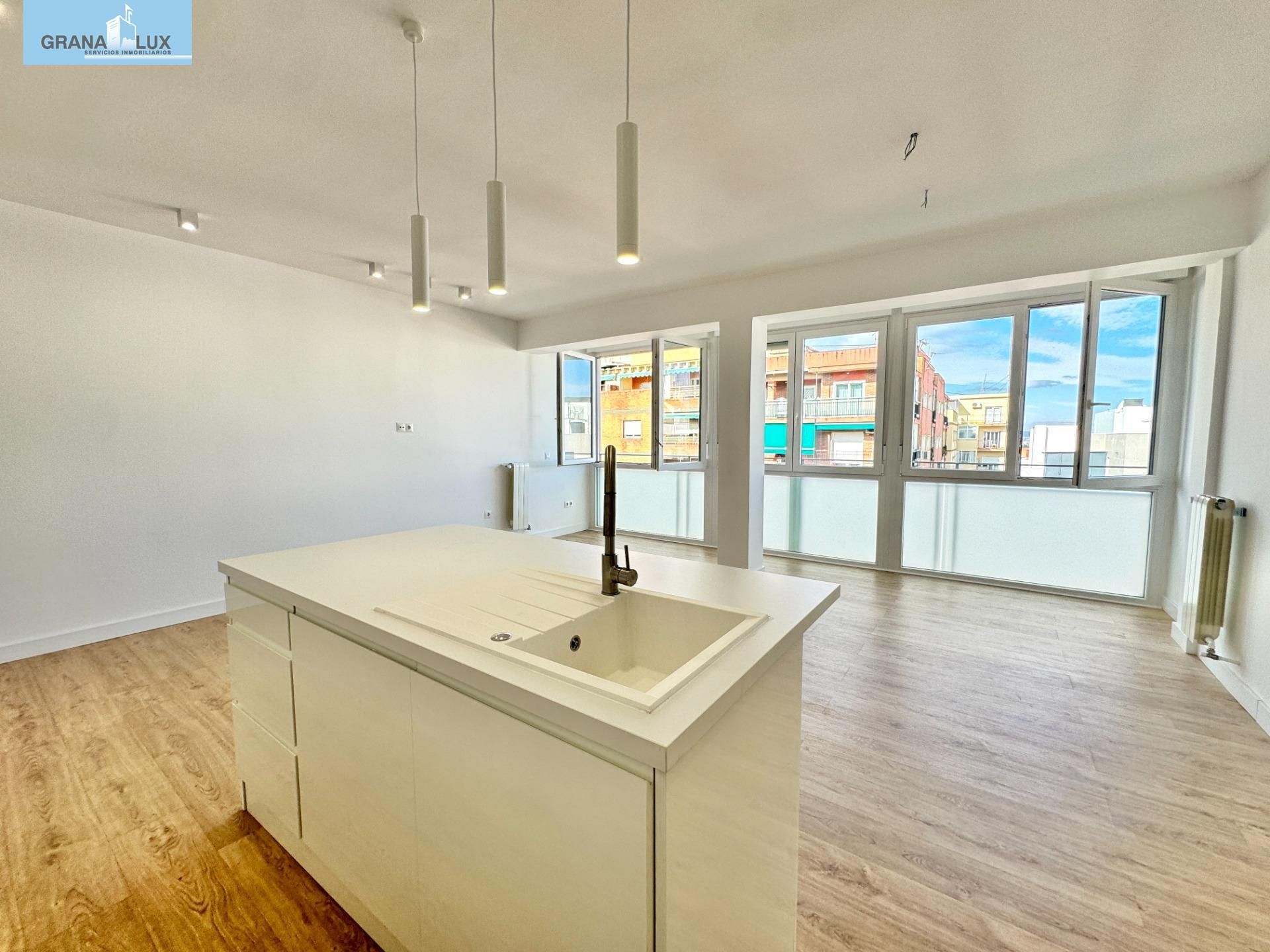 Kitchen of Flat for sale in  Granada Capital