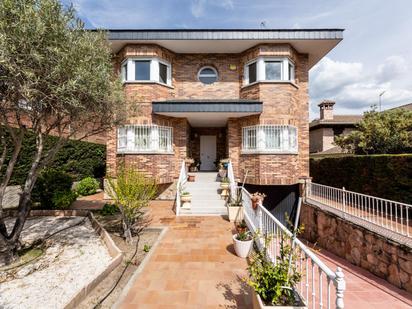 Vista exterior de Casa o xalet en venda en Torrelodones amb Calefacció, Jardí privat i Terrassa