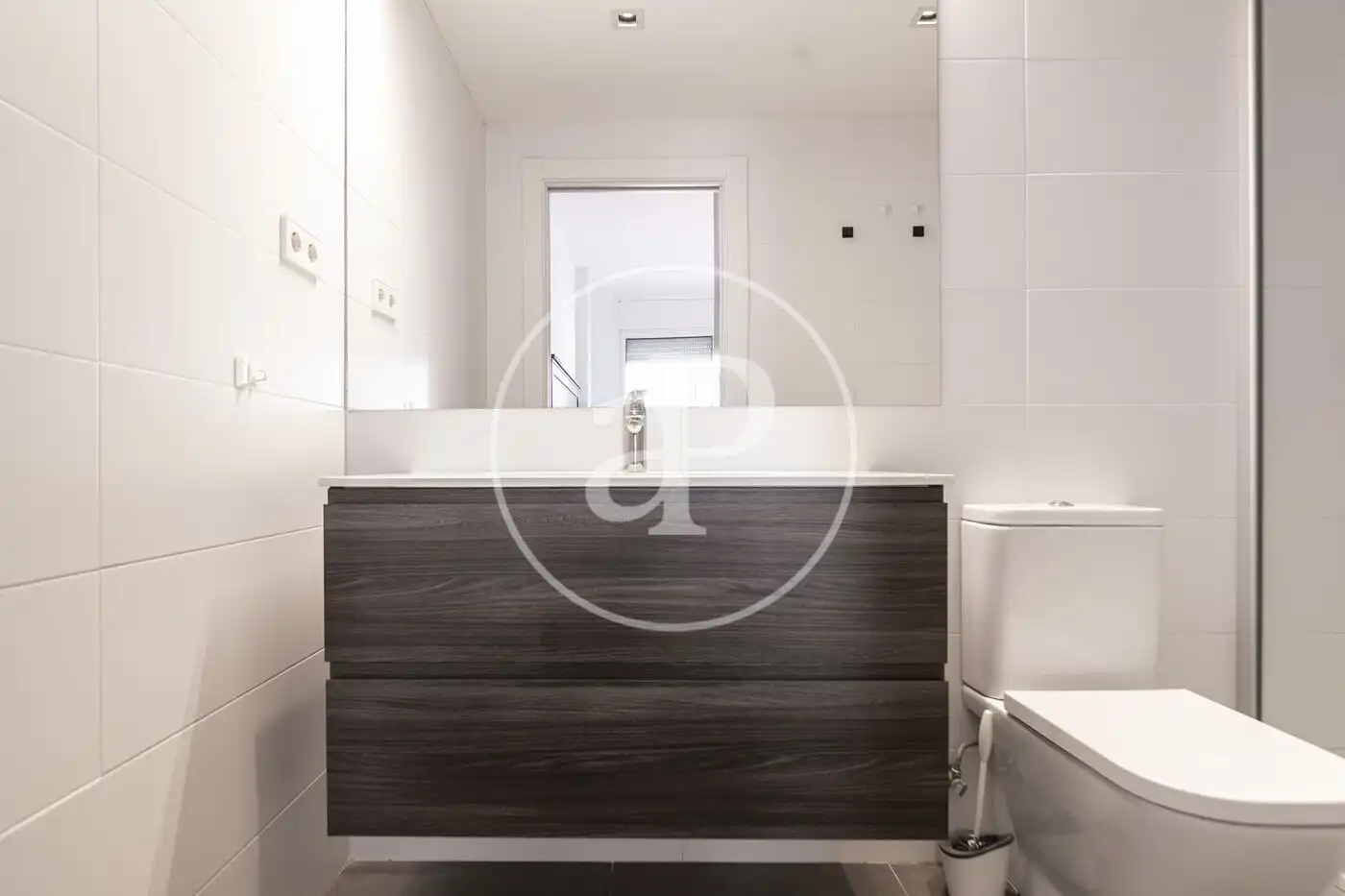 Badezimmer von Wohnung zum Verkauf in Barcelona mit Klimaanlage, Heizung und Terrasse