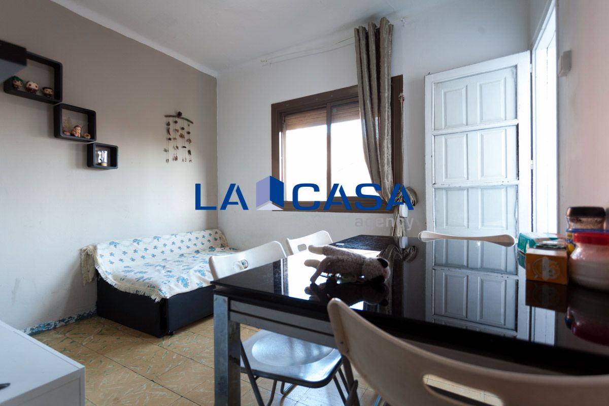 Sala de estar de Piso en venta en L'Hospitalet de Llobregat con Terraza y Balcón