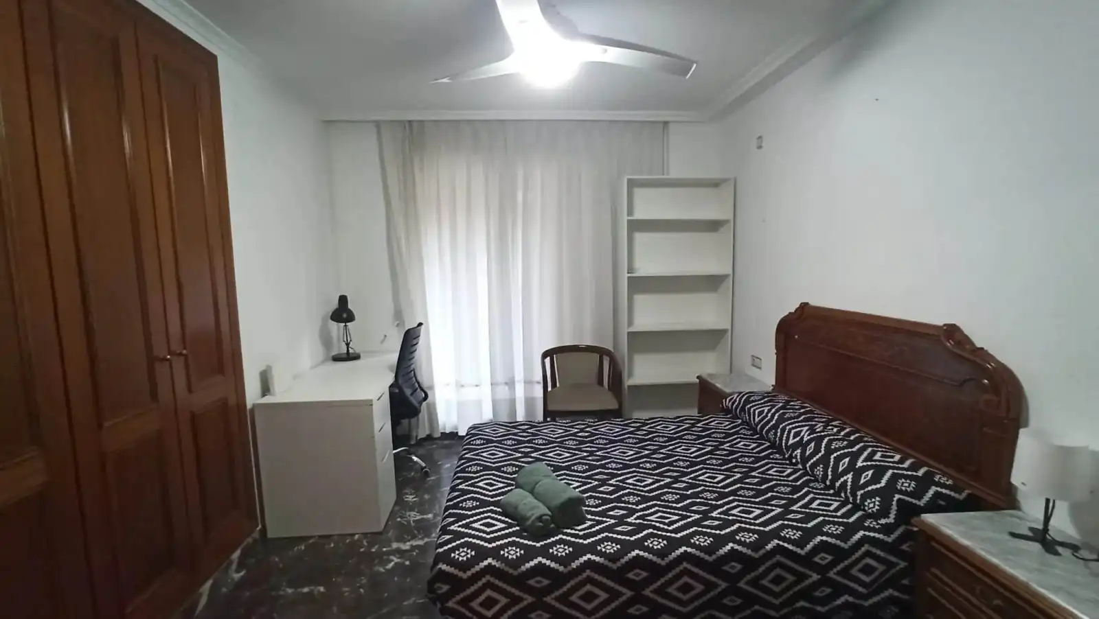 Bedroom of Flat for share in Patraix