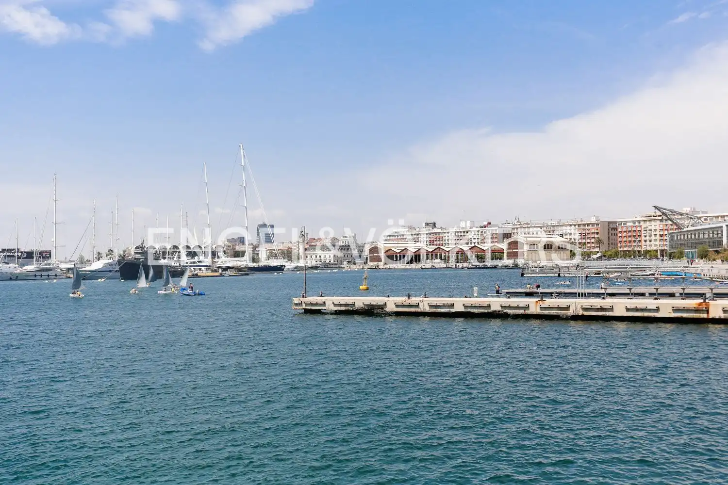 Außenansicht von Wohnung zur Miete in Valencia mit Klimaanlage, Heizung und Möbliert