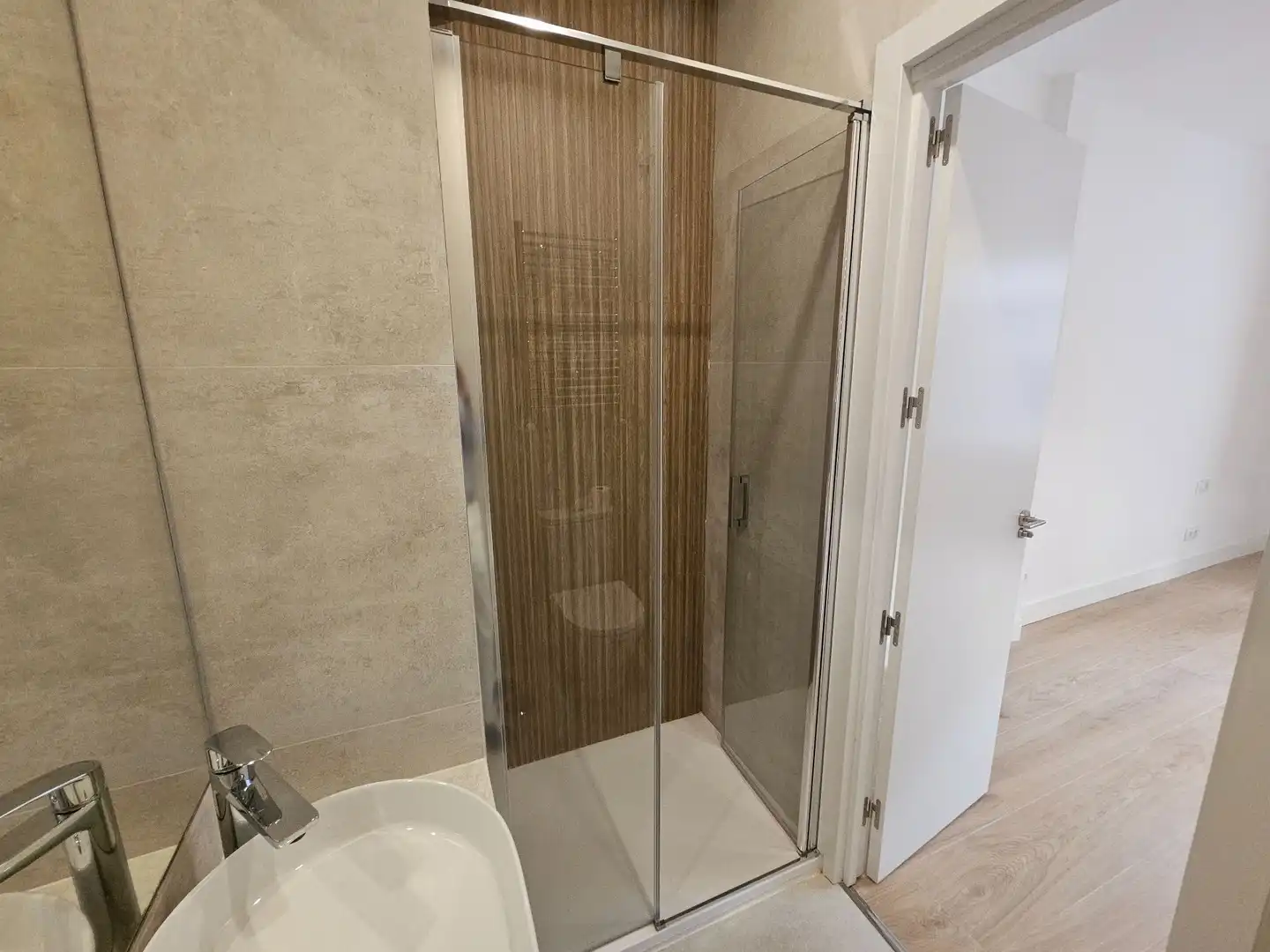 Badezimmer von Wohnung zur Miete in Madrid mit Klimaanlage und Heizung
