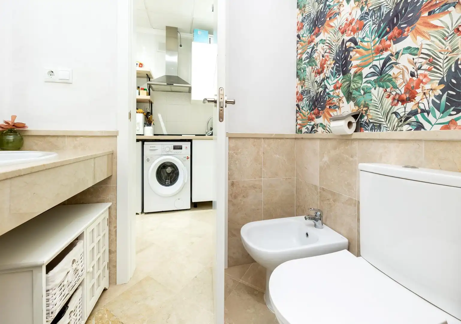 Badezimmer von Wohnung zum Verkauf in Granada mit Klimaanlage, Terrasse und Möbliert