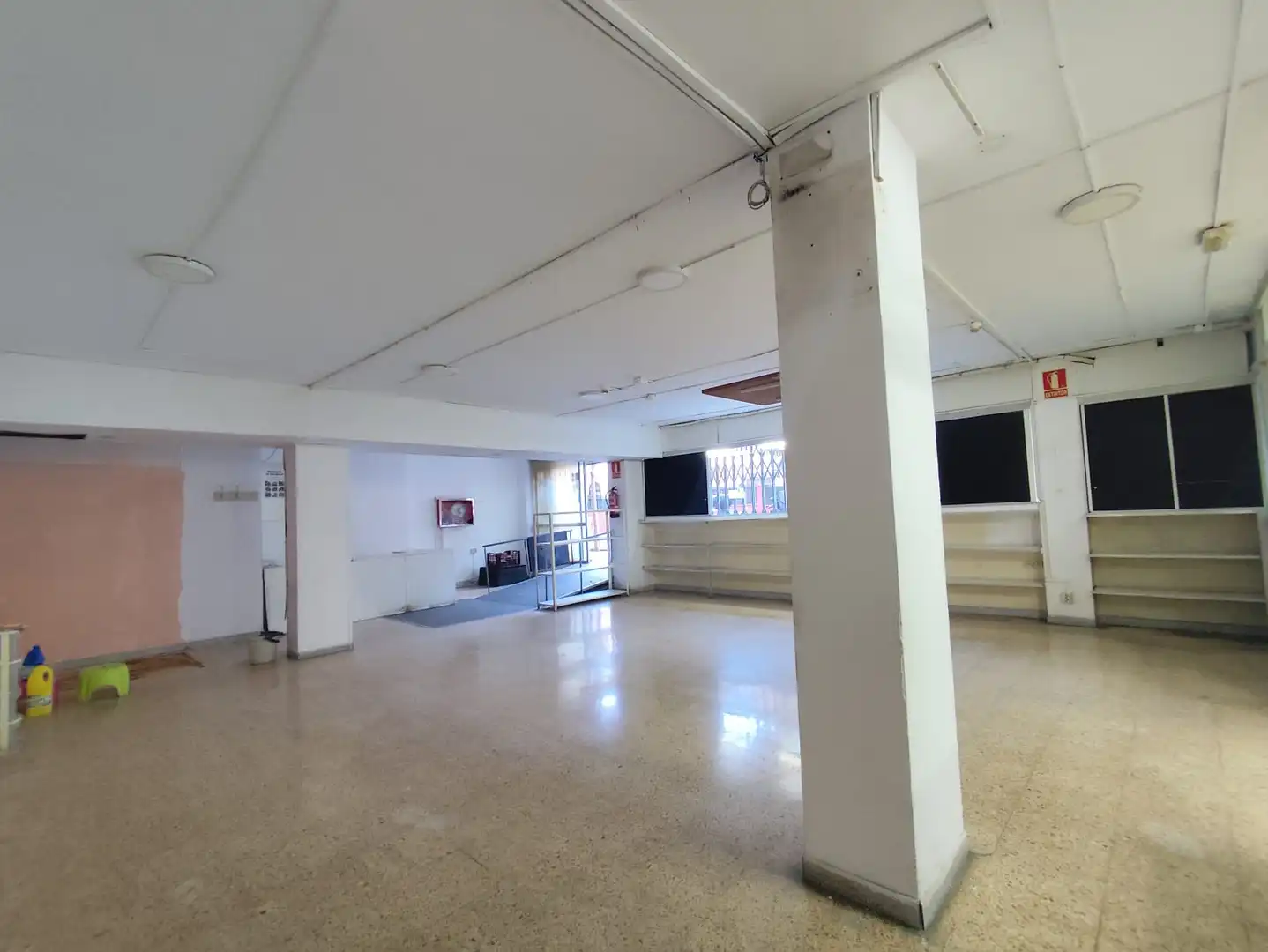 Commercial properties for sale in Barcelona  with Air Conditioner