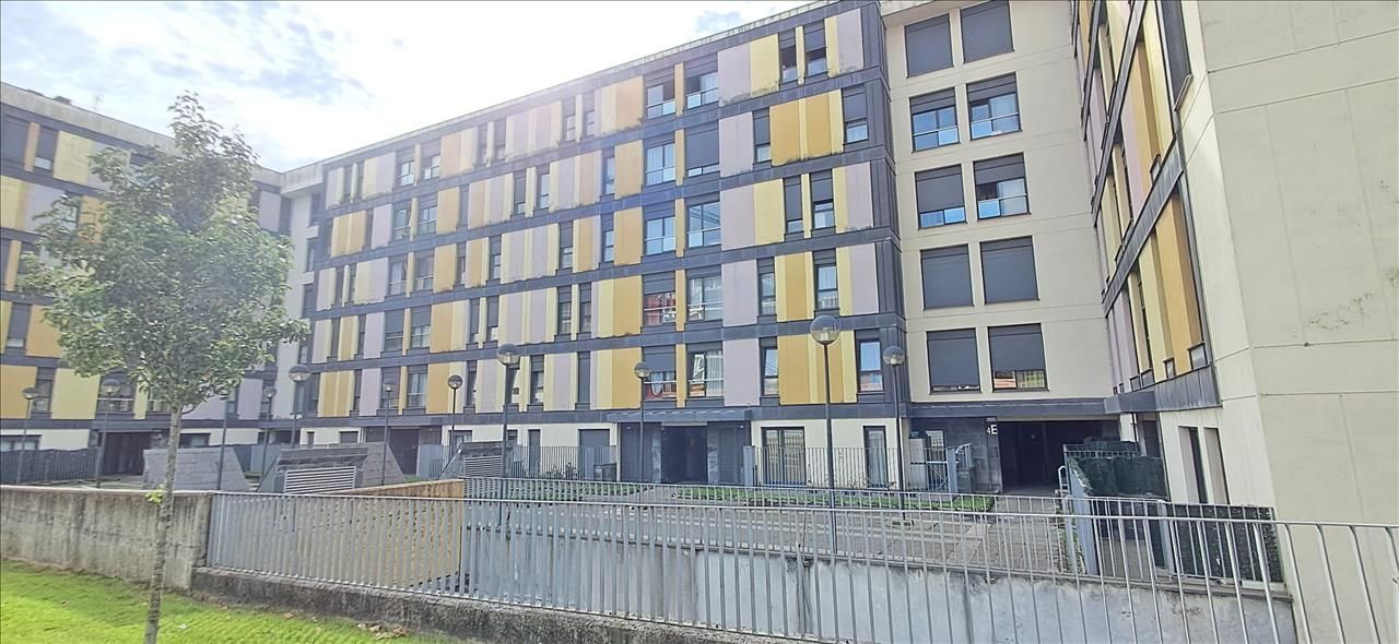 Apartamento en venta en  CARMEN BRAVO VILLASANTE, 4, Peñacastillo - Nueva Montaña