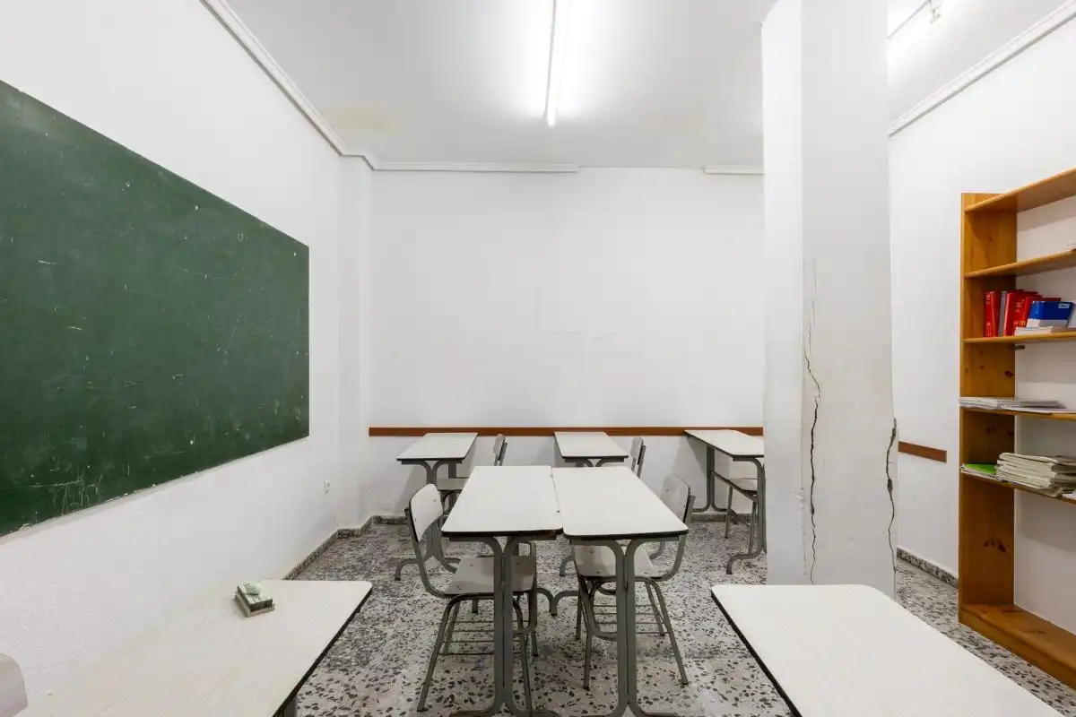 Erdgeschoss zum Verkauf in Valencia mit Klimaanlage, Heizung und Terrasse