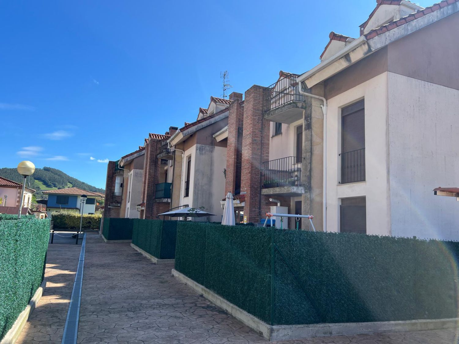 Vista exterior de Pis en venda en Castañeda amb Calefacció, Terrassa i Traster