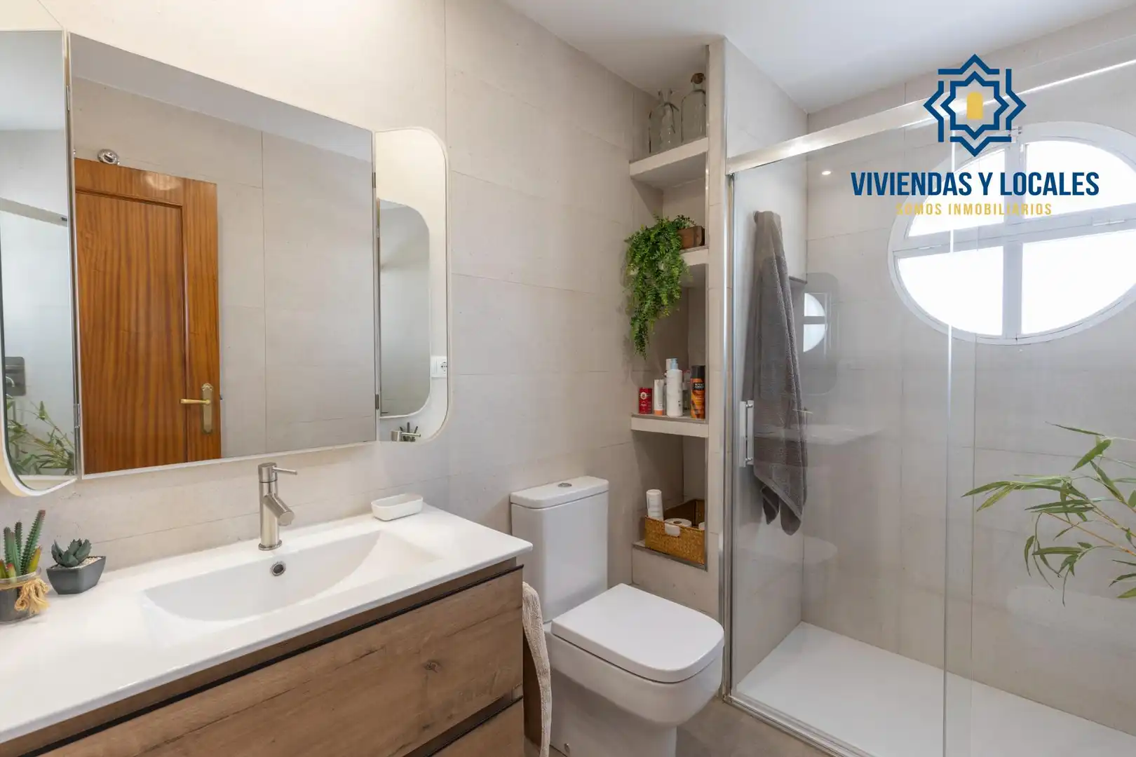 Baño de Casa o chalet en venta en La Zubia con Aire acondicionado, Calefacción y Jardín privado