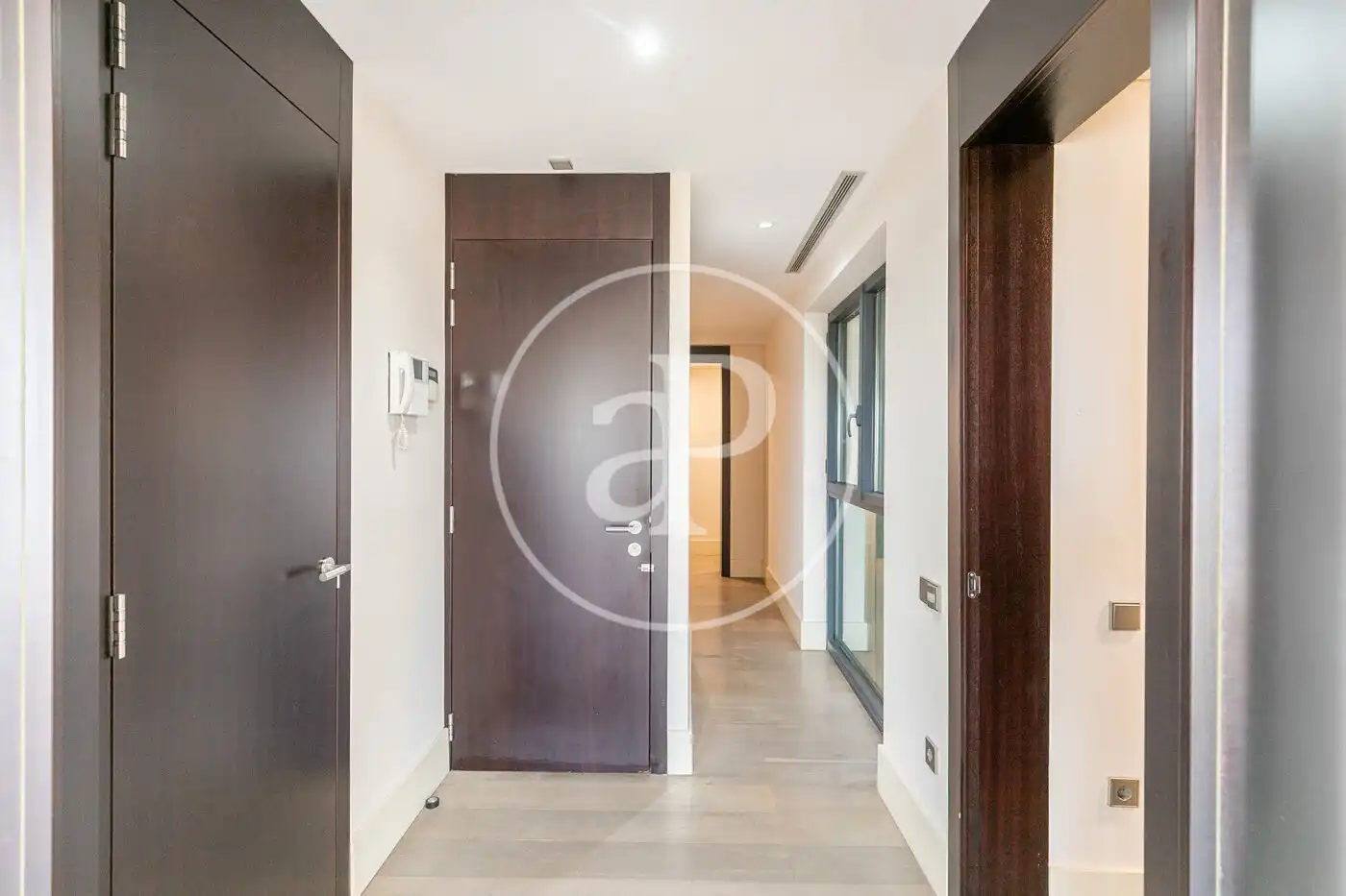 Flat for sale in Barcelona  with Air Conditioner and Heating