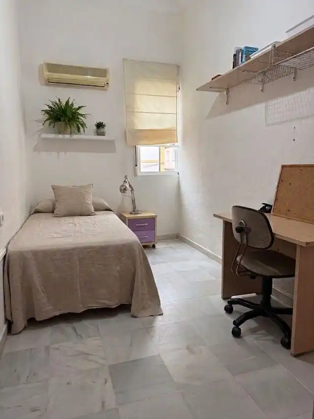 Habitación de Casa adosada en venta en Algeciras