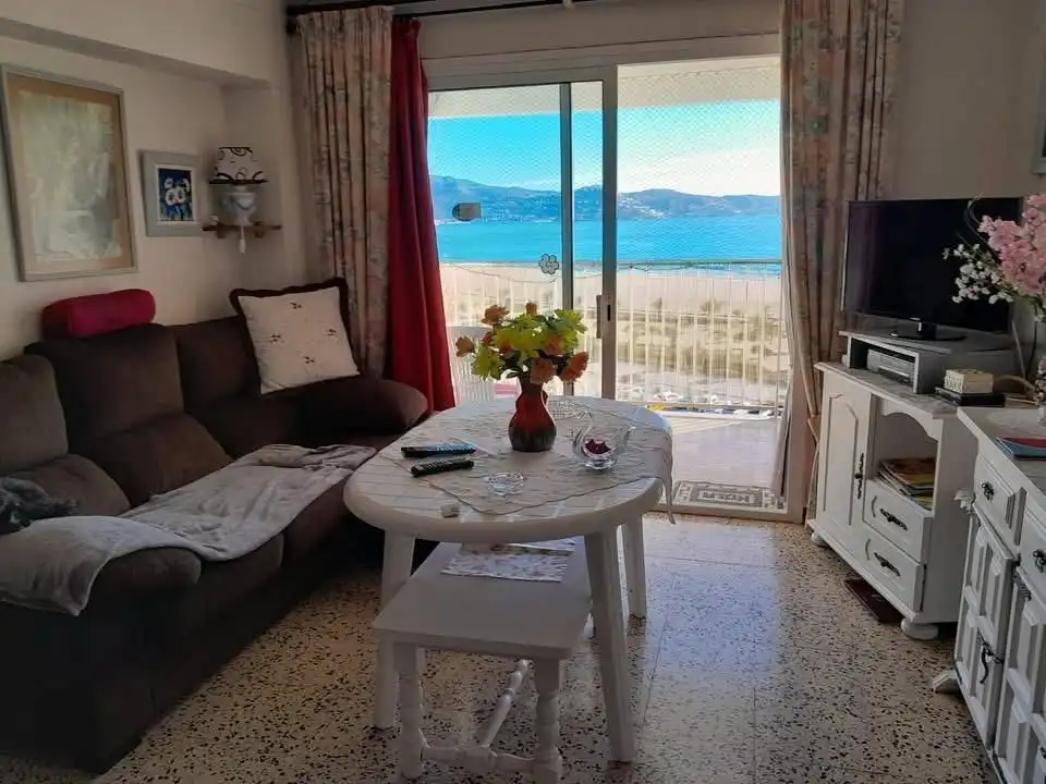 Sala de estar de Apartamento en venta en Empuriabrava con Amueblado