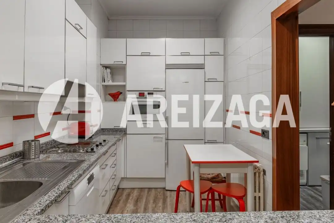 Cocina de Piso en venta en Donostia - San Sebastián  con Calefacción, Terraza y Balcón