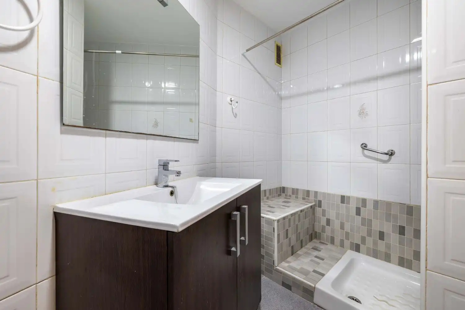 Bathroom of Flat for rent in Murcia  with Air Conditioner, Storage room and Balcony