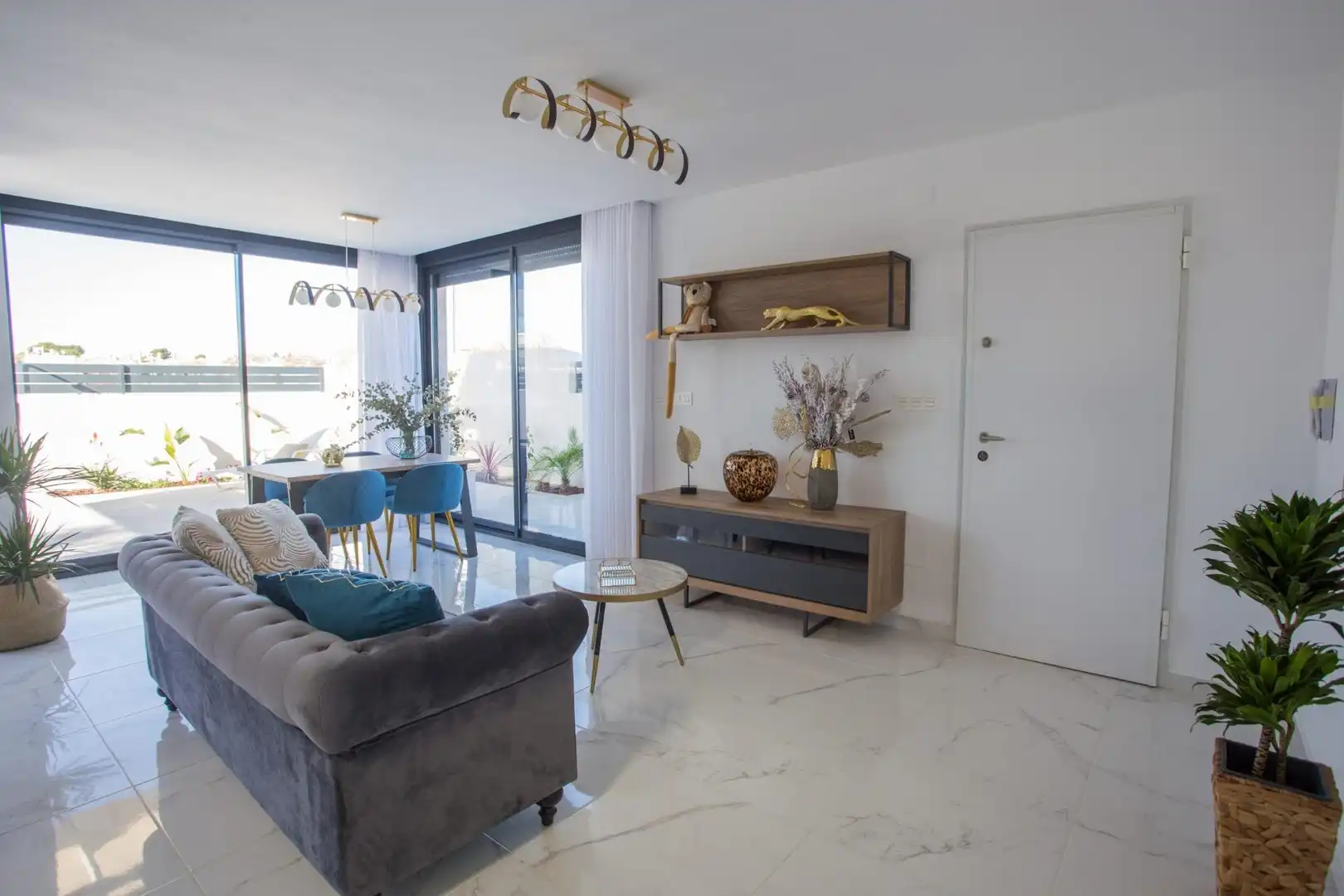 Sala d'estar de Casa o xalet en venda en Los Montesinos amb Jardí privat, Terrassa i Piscina
