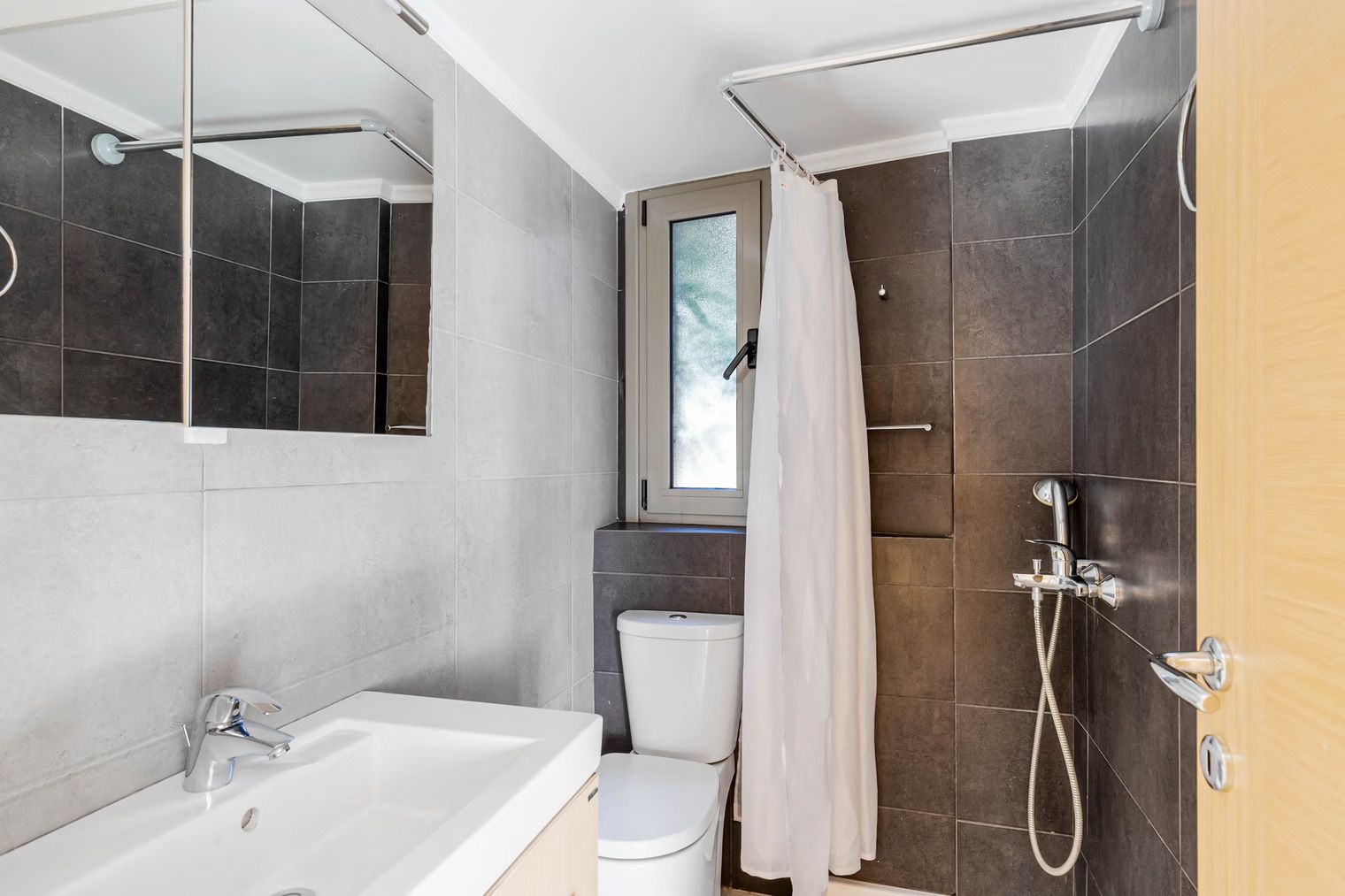 Flat to rent in Carrer Torres de Sanui, 18, Instituts - Universitat
