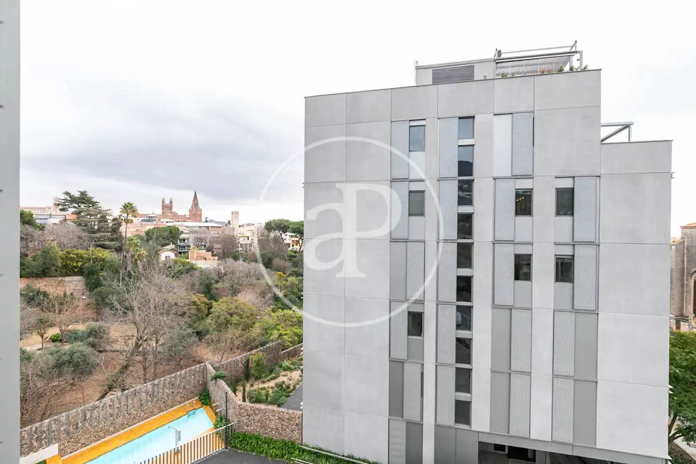 Vista exterior de Piso de alquiler en Barcelona con Aire acondicionado, Calefacción y Jardín privado