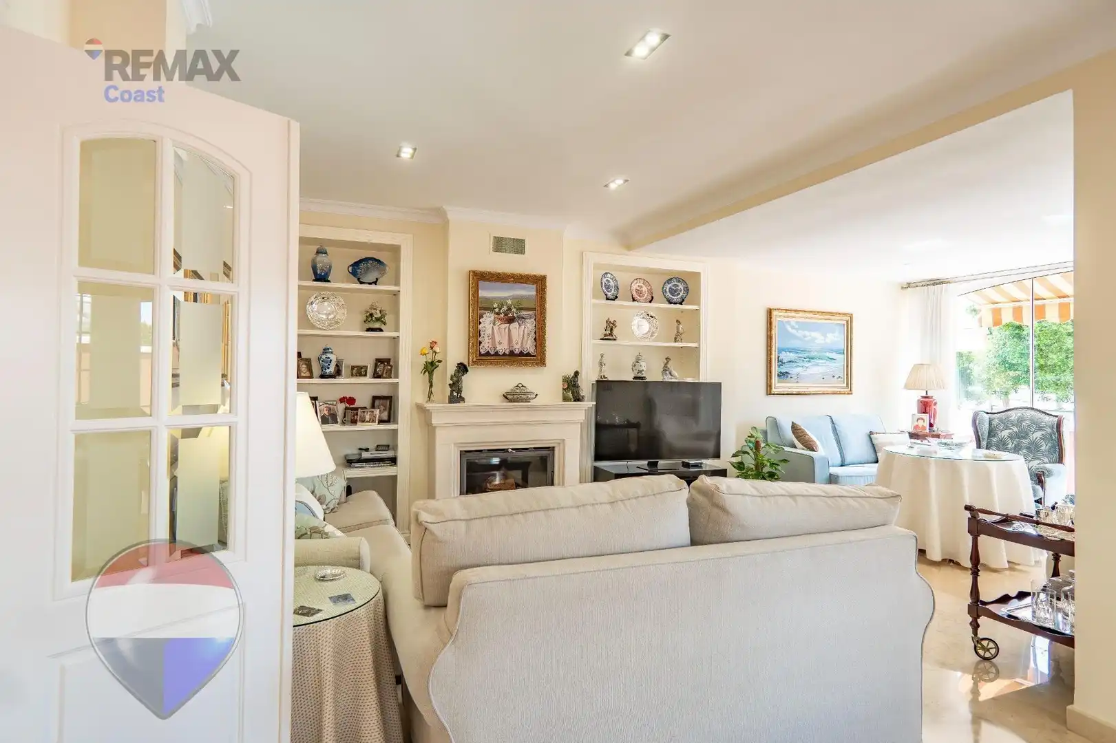 Wohnzimmer von Einfamilien-Reihenhaus zum Verkauf in Torremolinos mit Klimaanlage, Heizung und Terrasse