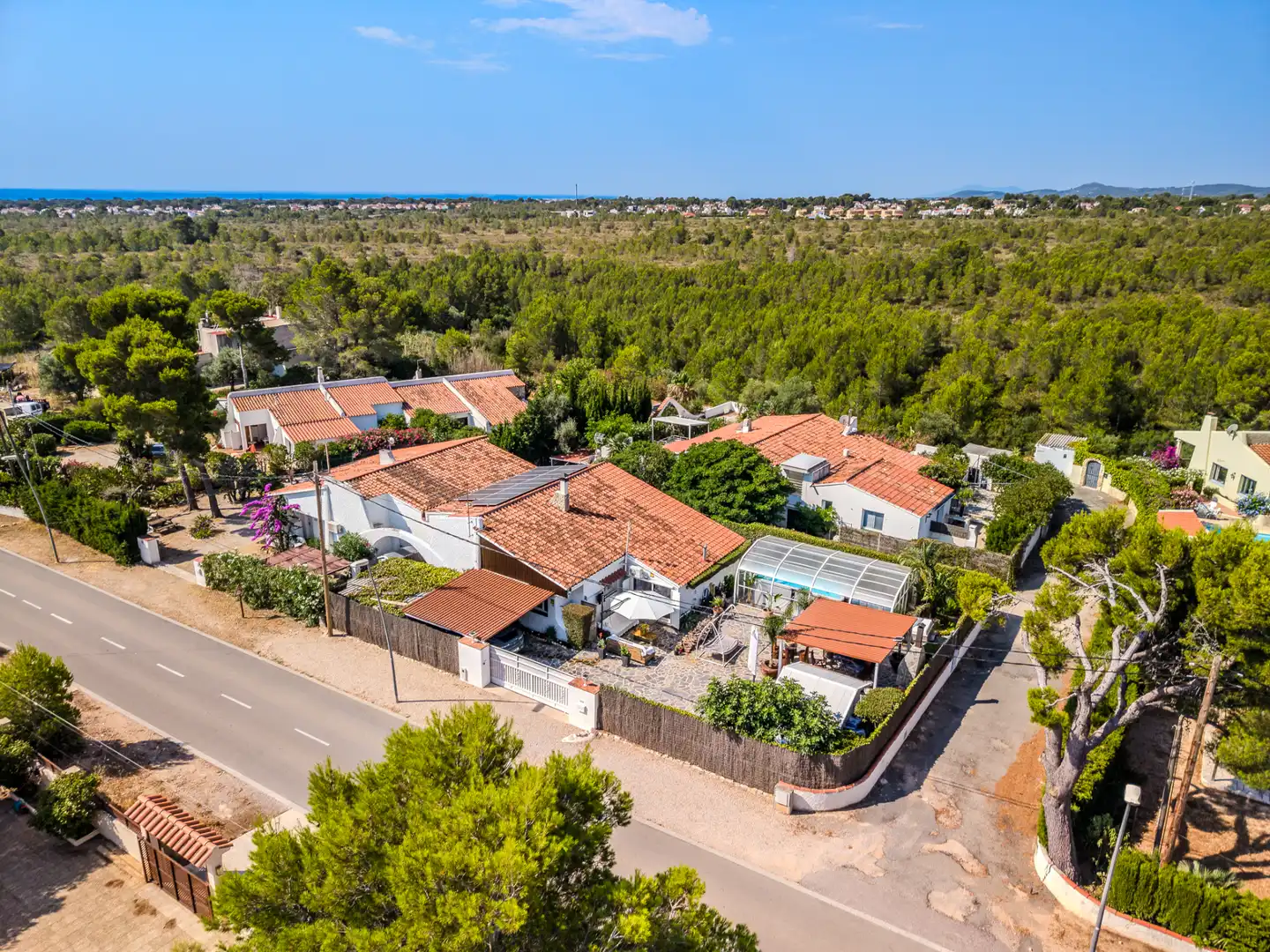 Vista exterior de Casa o xalet en venda en L'Ametlla de Mar  amb Aire condicionat, Calefacció i Jardí privat