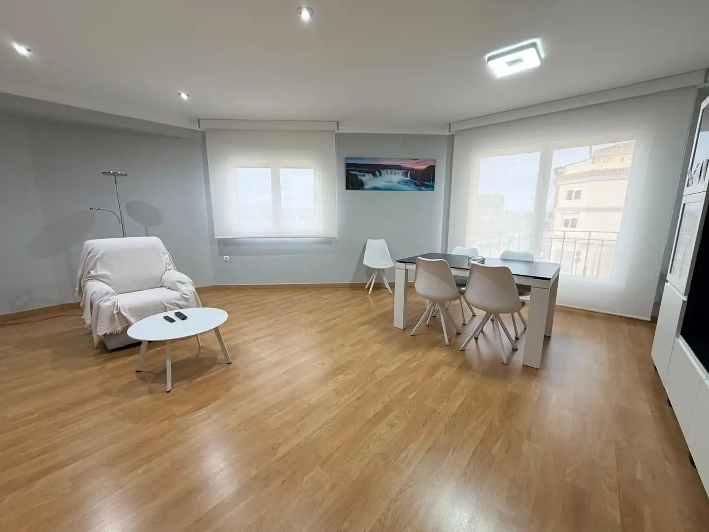 Sala d'estar de Casa adosada en venda en Albaida amb Aire condicionat, Parquet i Moblat