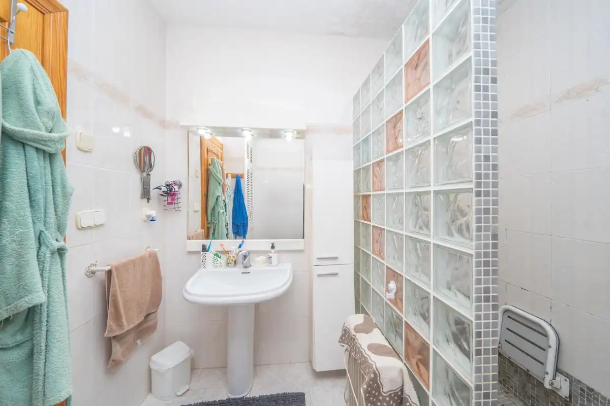 Bathroom of Houses for sale in San Vicente del Raspeig / Sant Vicent del Raspeig  with Air Conditioner, Heating and Private garden