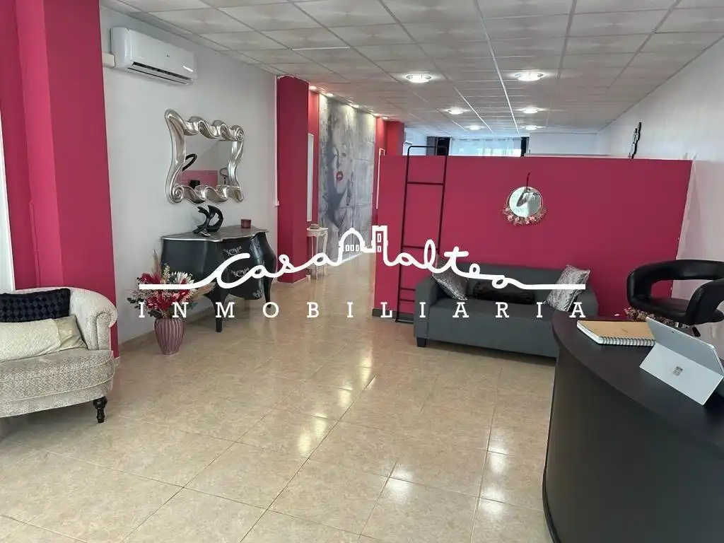 Locale commerciale in affitto a Calle TELLA LA