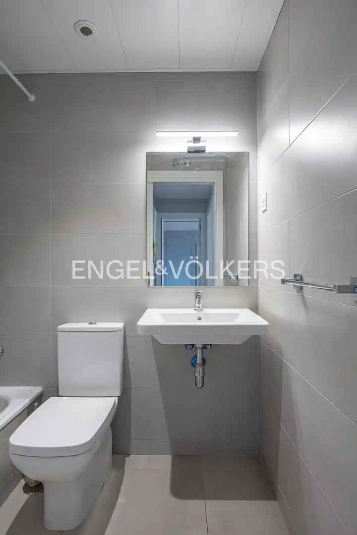 Bathroom of Attic for rent in Madrid  with Air Conditioner, Heating and Private garden