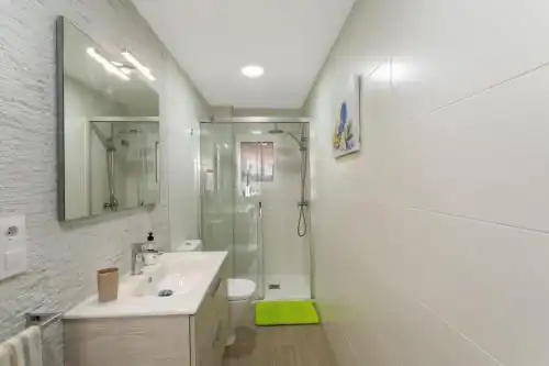 Badezimmer von Wohnungen zur Miete in San Bartolomé de Tirajana mit Klimaanlage, Heizung und Terrasse
