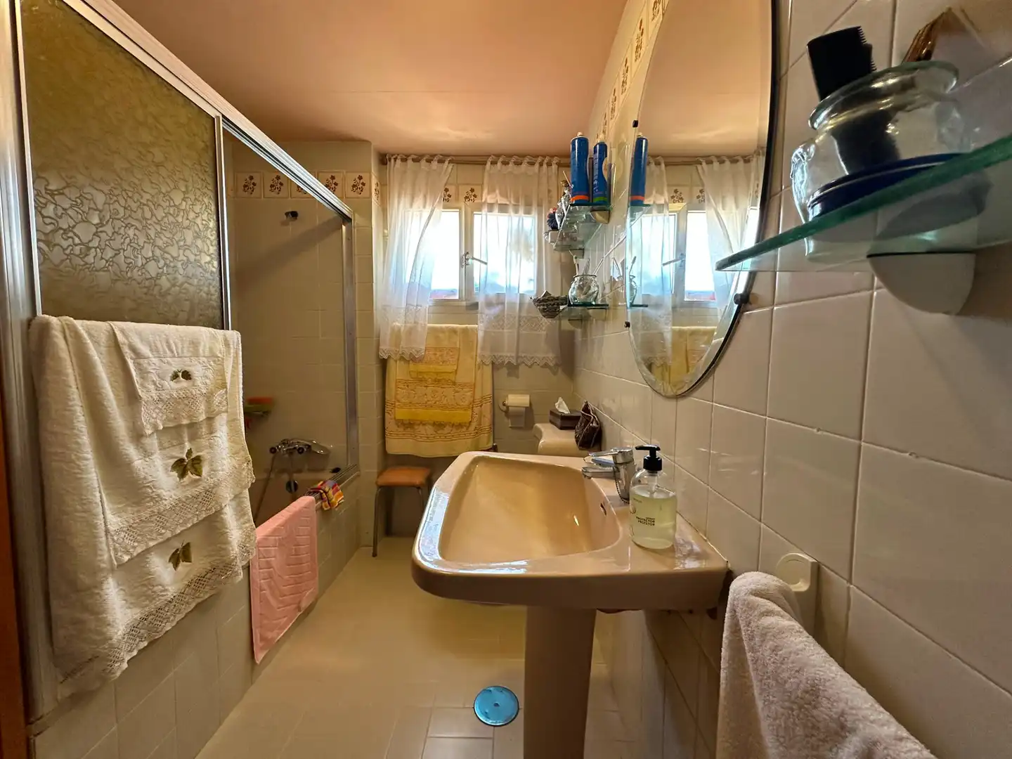 Bathroom of Flat for sale in La Línea de la Concepción  with Furnished