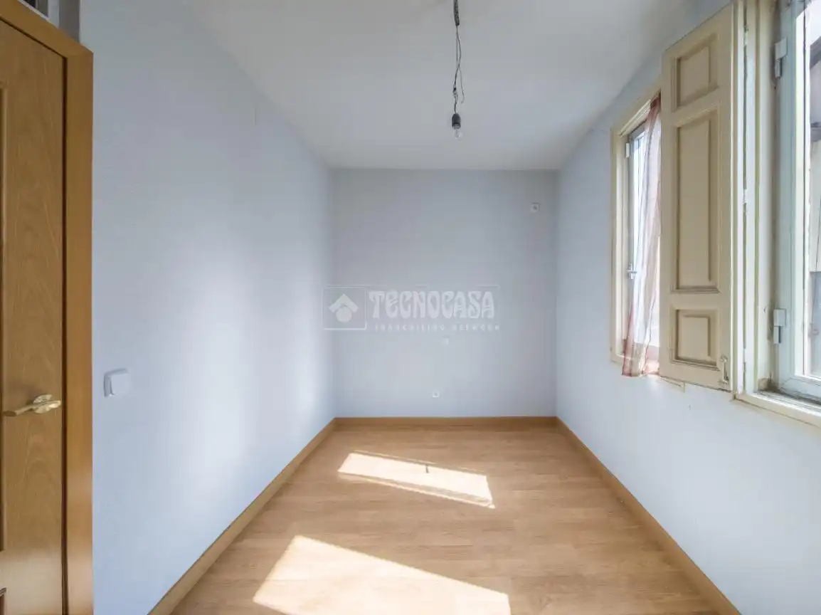 Habitación de Piso en venta en Madrid con Alarma
