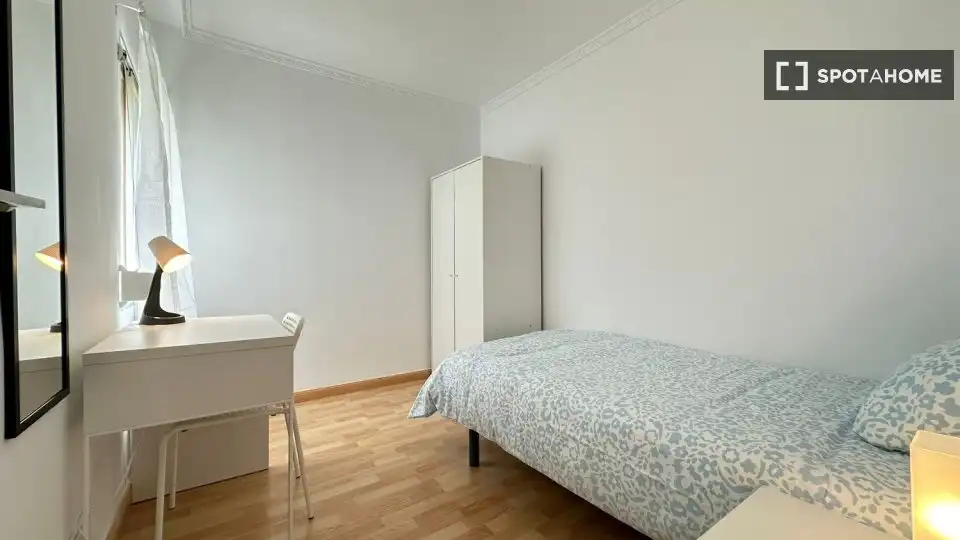 Habitación de Piso de alquiler en Alcalá de Henares con Aire acondicionado, Calefacción y Amueblado