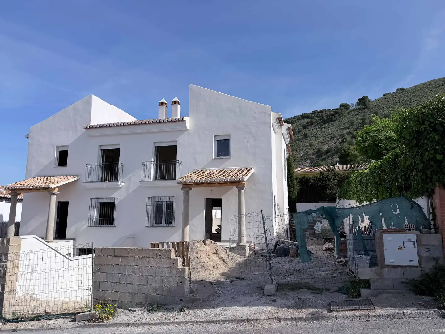 Vista exterior de Casa o xalet en venda en Padul amb Jardí privat, Piscina i Balcó