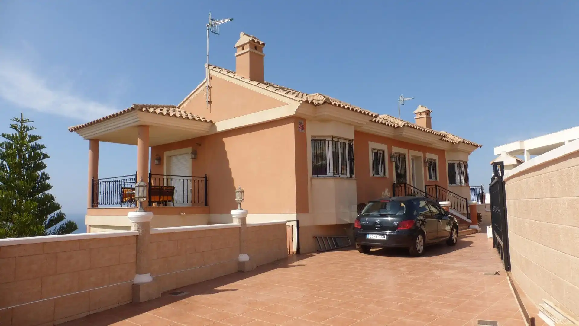 Vista exterior de Casa o xalet en venda en Mazarrón amb Aire condicionat, Terrassa i Piscina