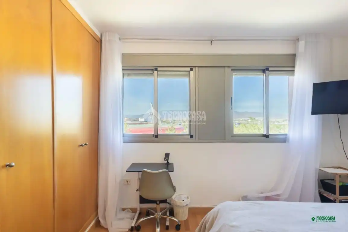 Habitación de Piso en venta en Almería con Terraza, Trastero y Piscina comunitaria