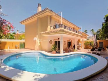Casa aparellada amb balcó en venda a L'Albir