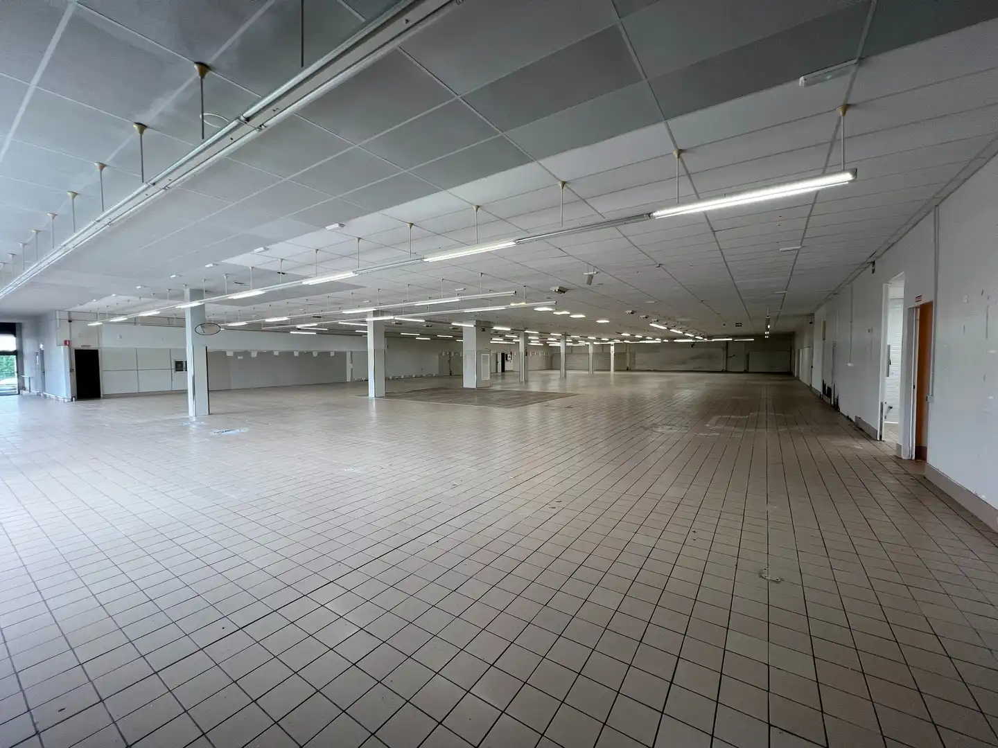 Industrial buildings for rent in Fene  with Heating and Alarm
