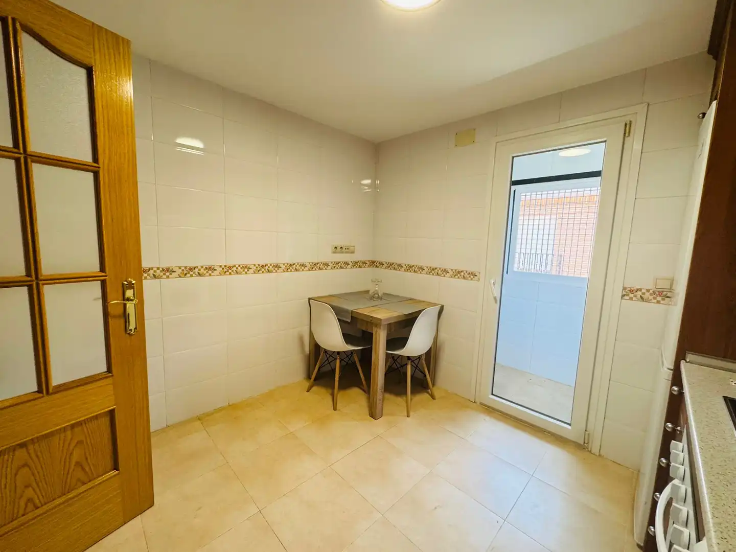 Kitchen of Duplexes for rent in Sevilla la Nueva  with Air Conditioner, Heating and Storage room