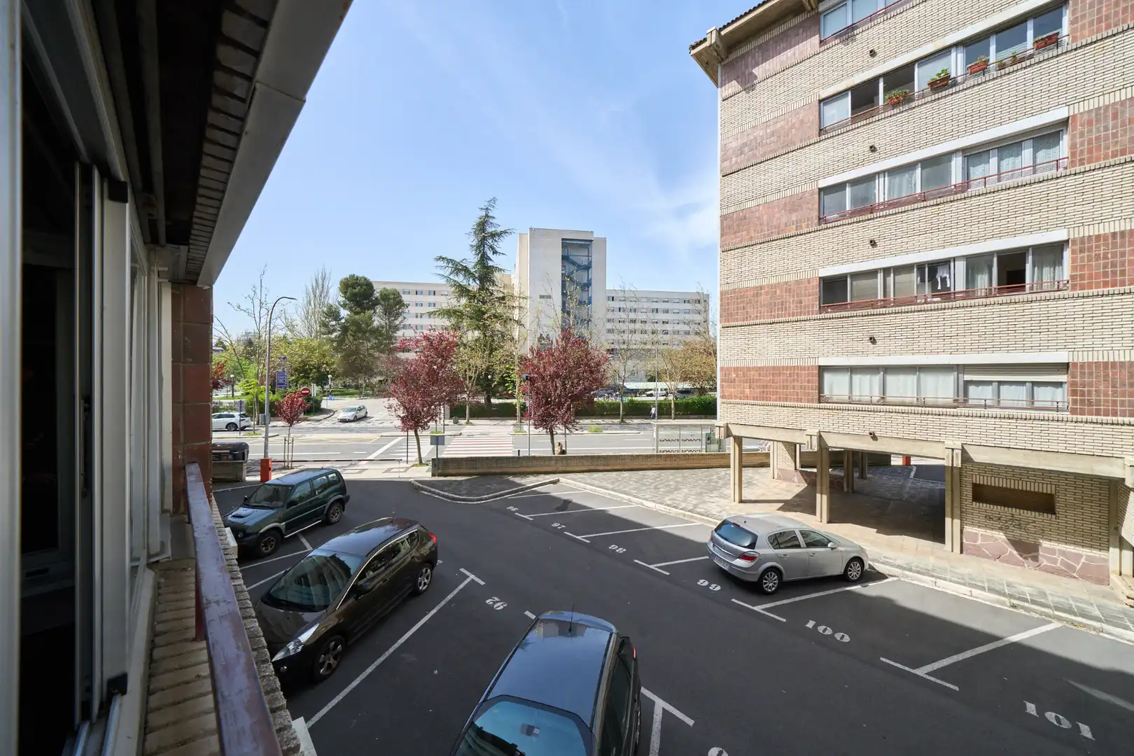 Exterior view of Flat for sale in Vitoria - Gasteiz  with Terrace, Storage room and Furnished