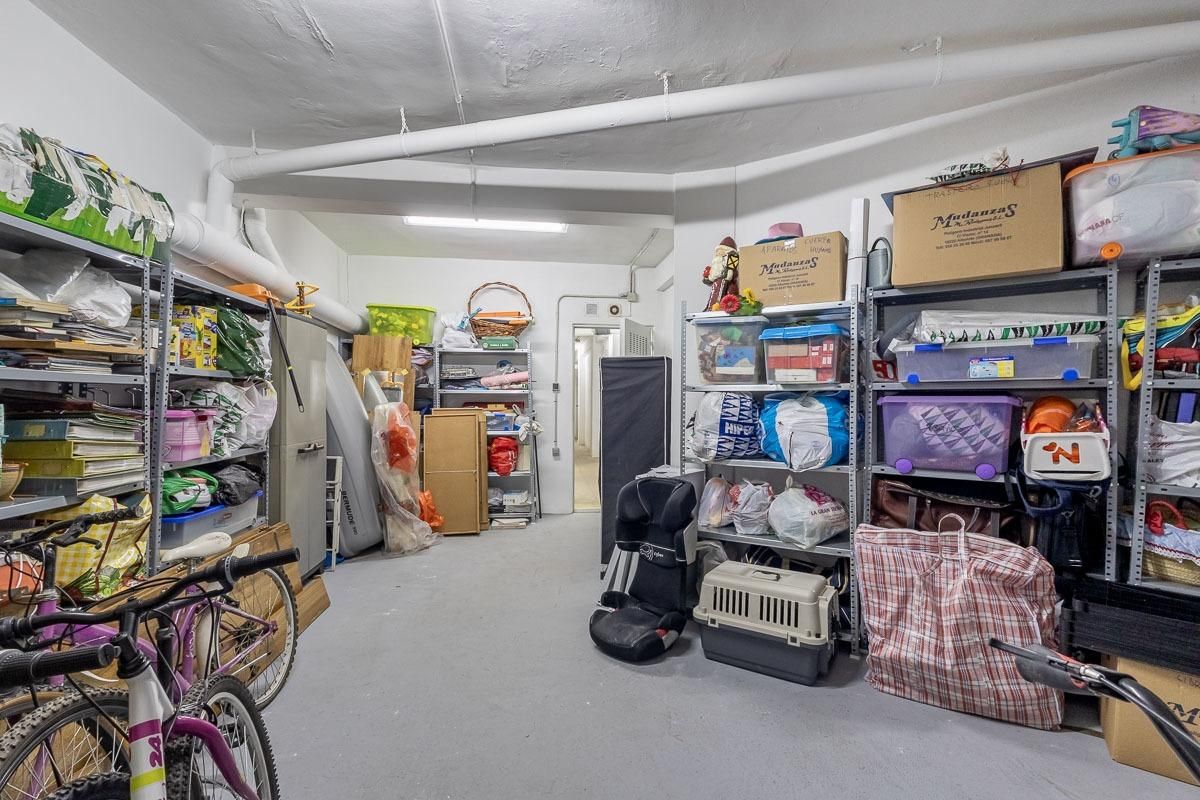 Box room for sale in  Granada Capital