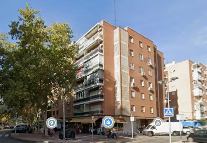 Vista exterior de Local en venta en Alcalá de Henares
