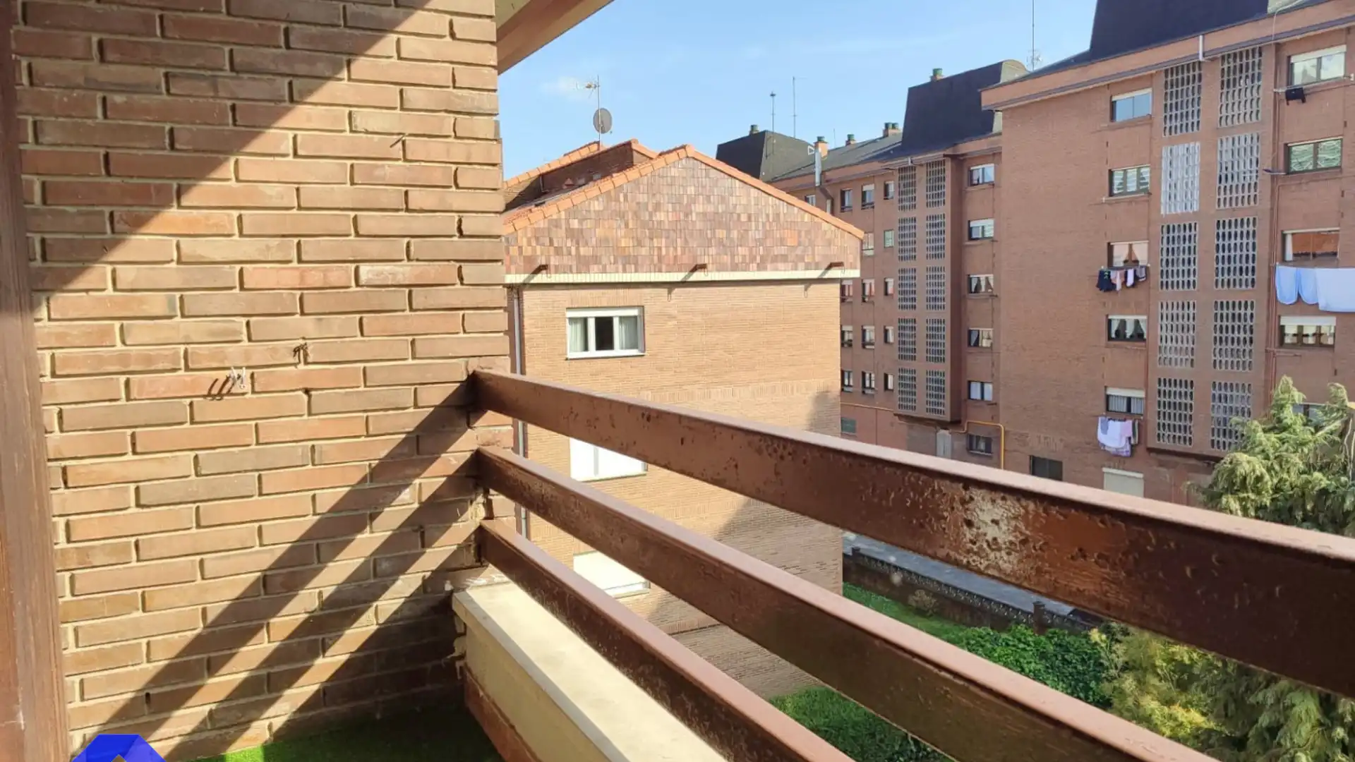 Terrassa de Pis de lloguer en Oviedo  amb Calefacció, Terrassa i Moblat